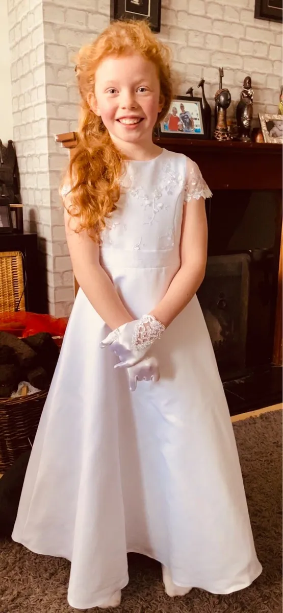 Communion dress and accessories - Image 3