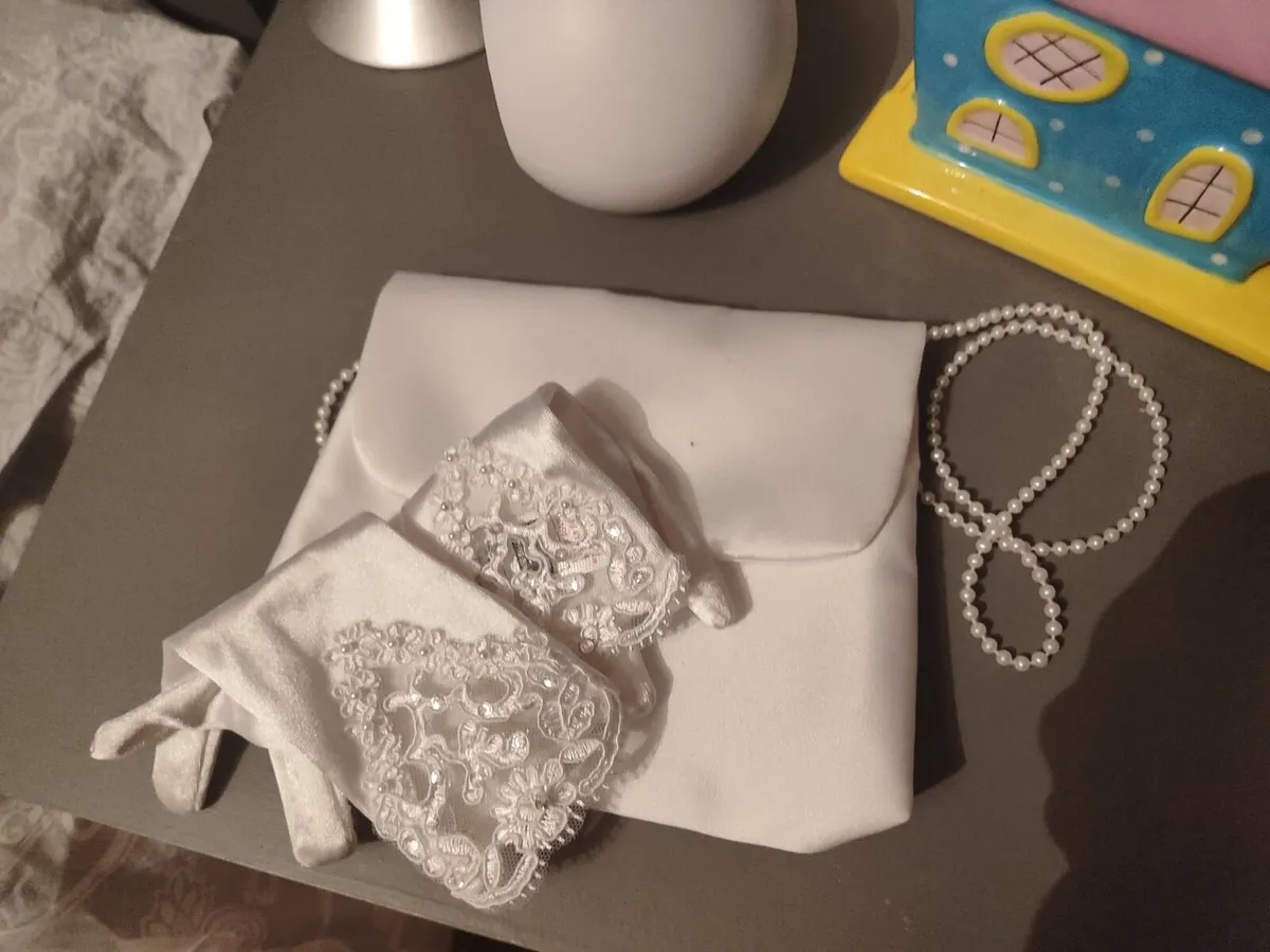 Communion dress and accessories - Image 4