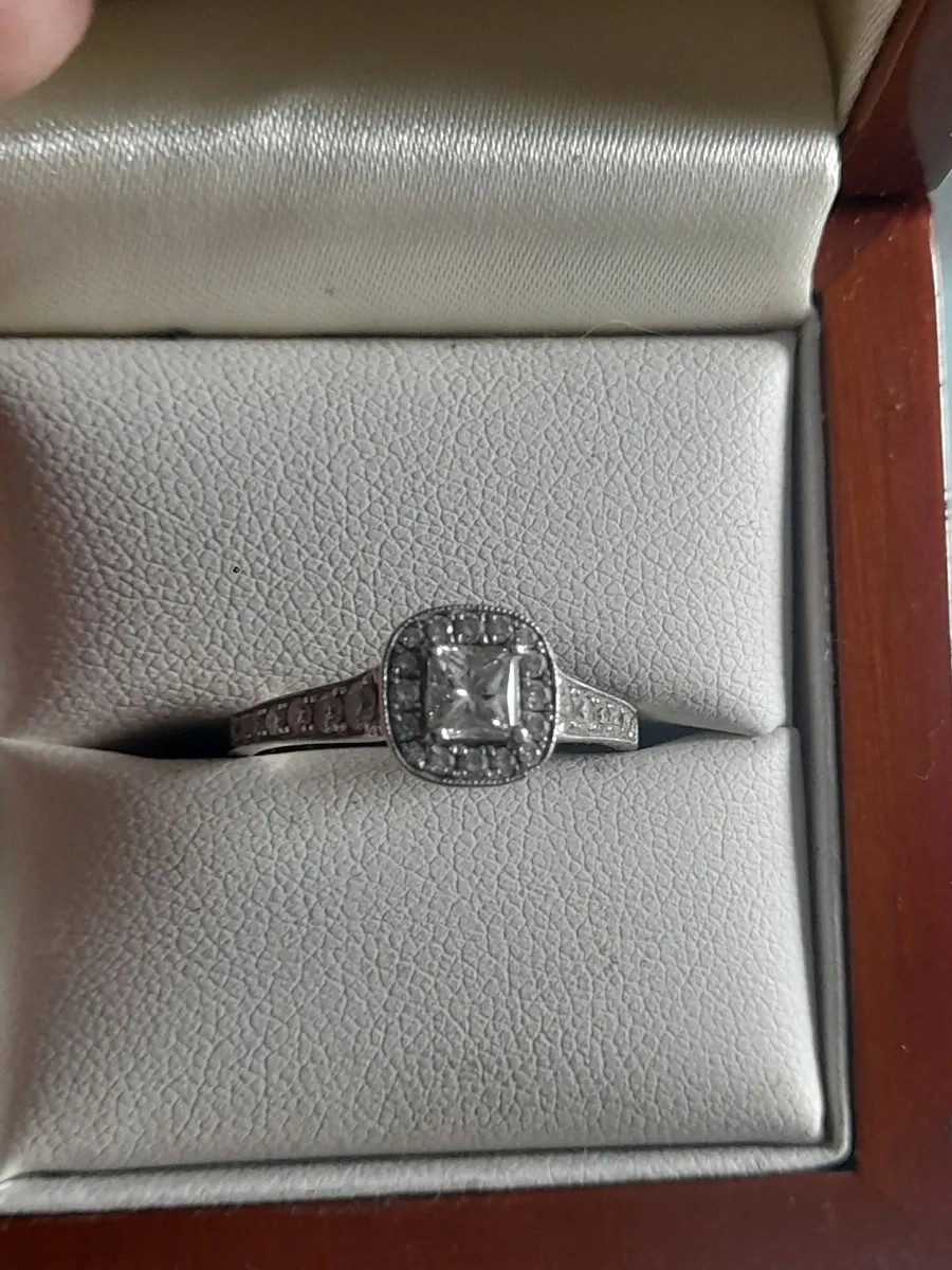 Engagement ring - Image 4