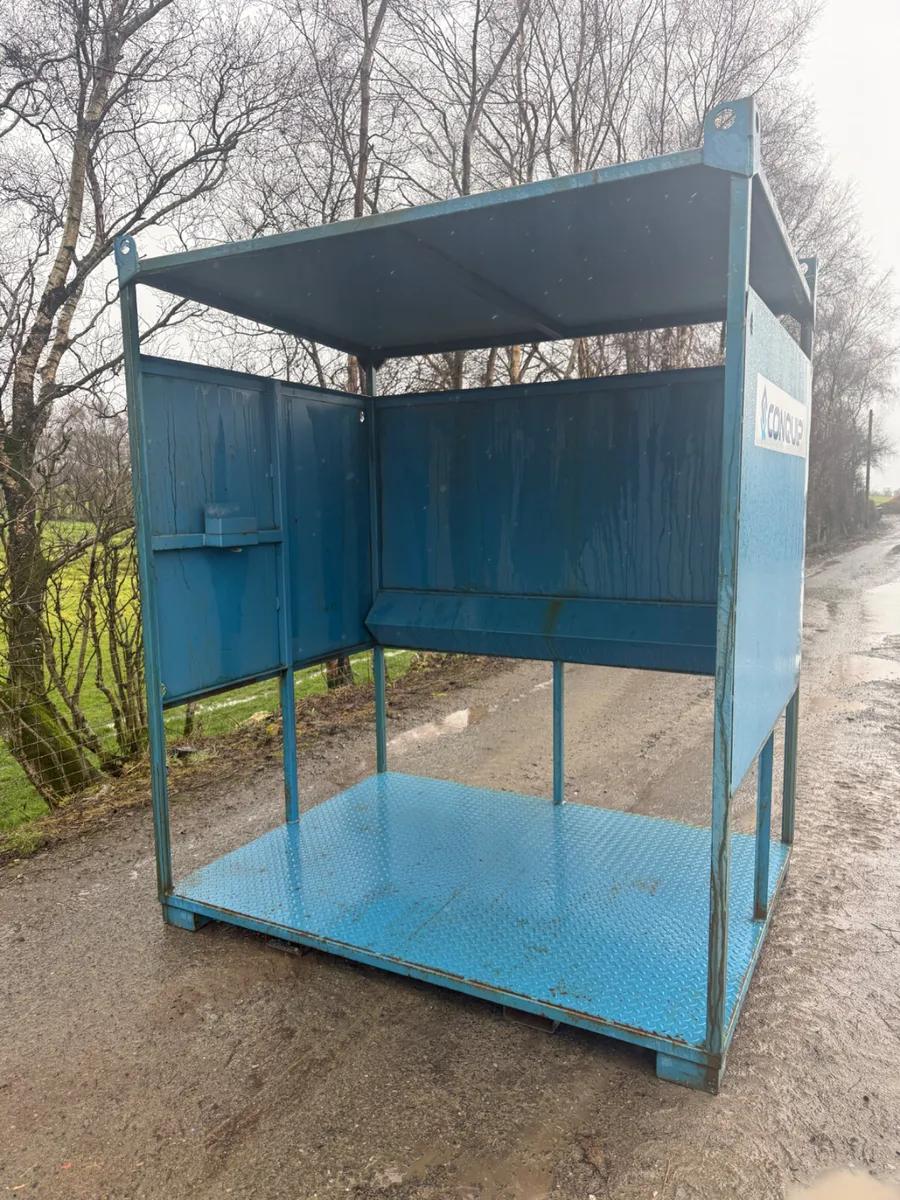 Conquip Smoking Shelter - Image 1