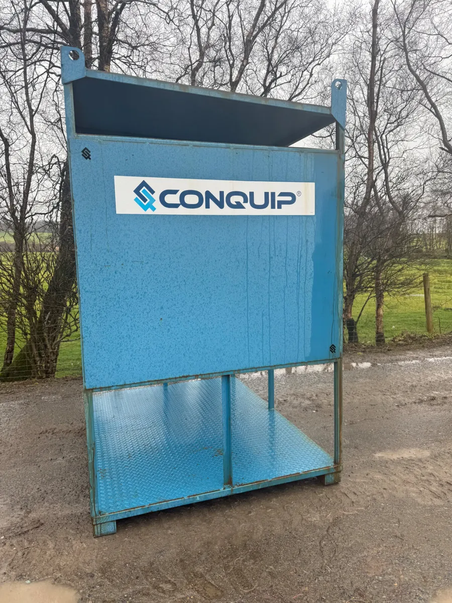 Conquip Smoking Shelter - Image 2