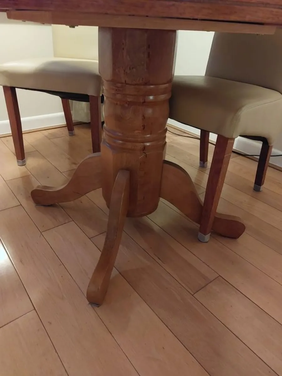 Solid oak Table - Image 1