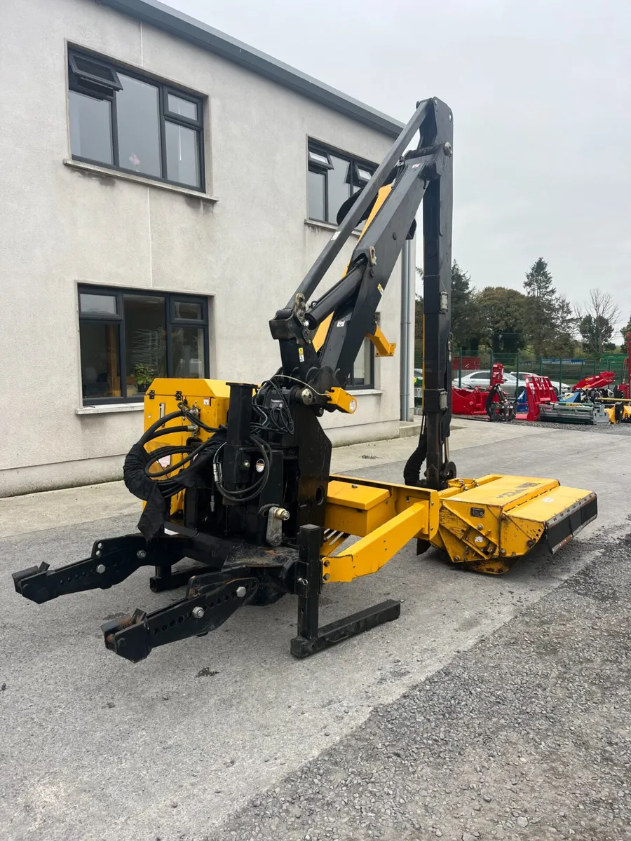 2023  McConnel 7775T Hedgecutter - Image 3