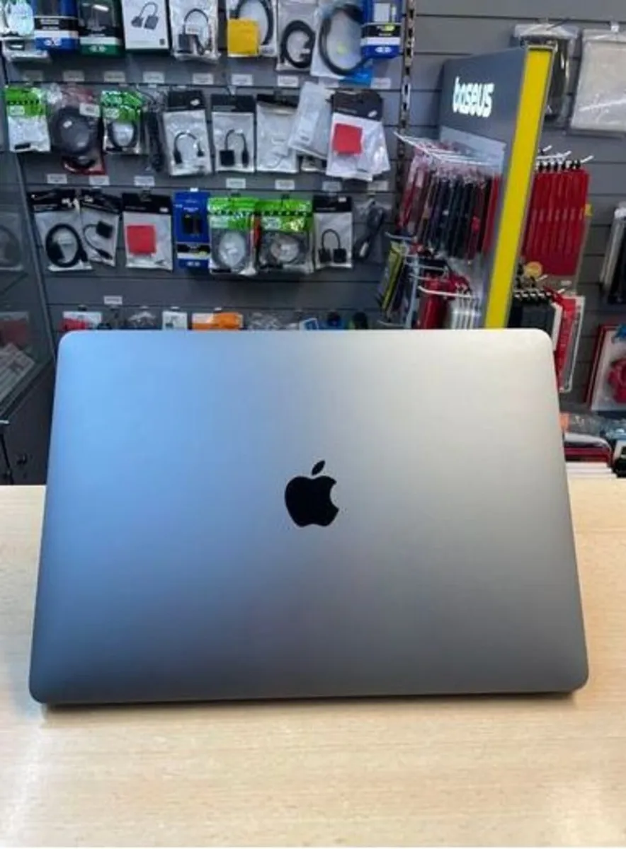 Macbook Air 13" 2018 - Image 2