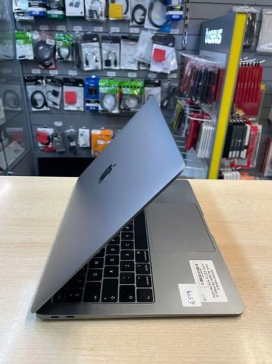 Macbook Air 13" 2018 - Image 4