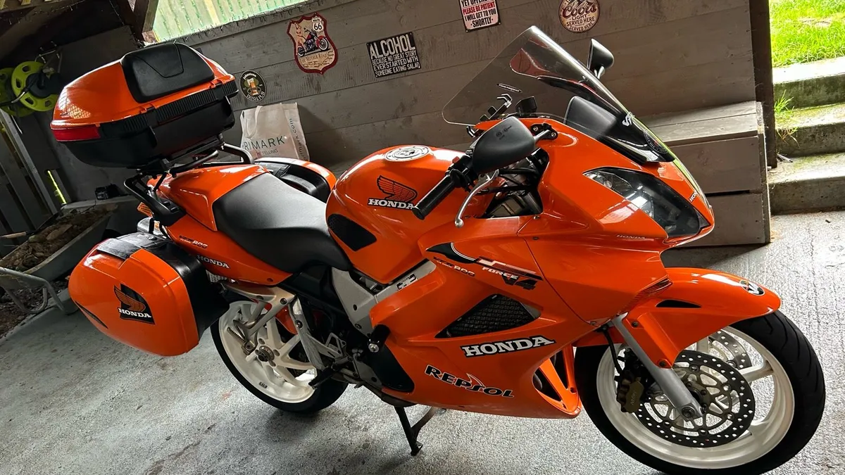 2002 Honda vfr800 vetic - Image 4
