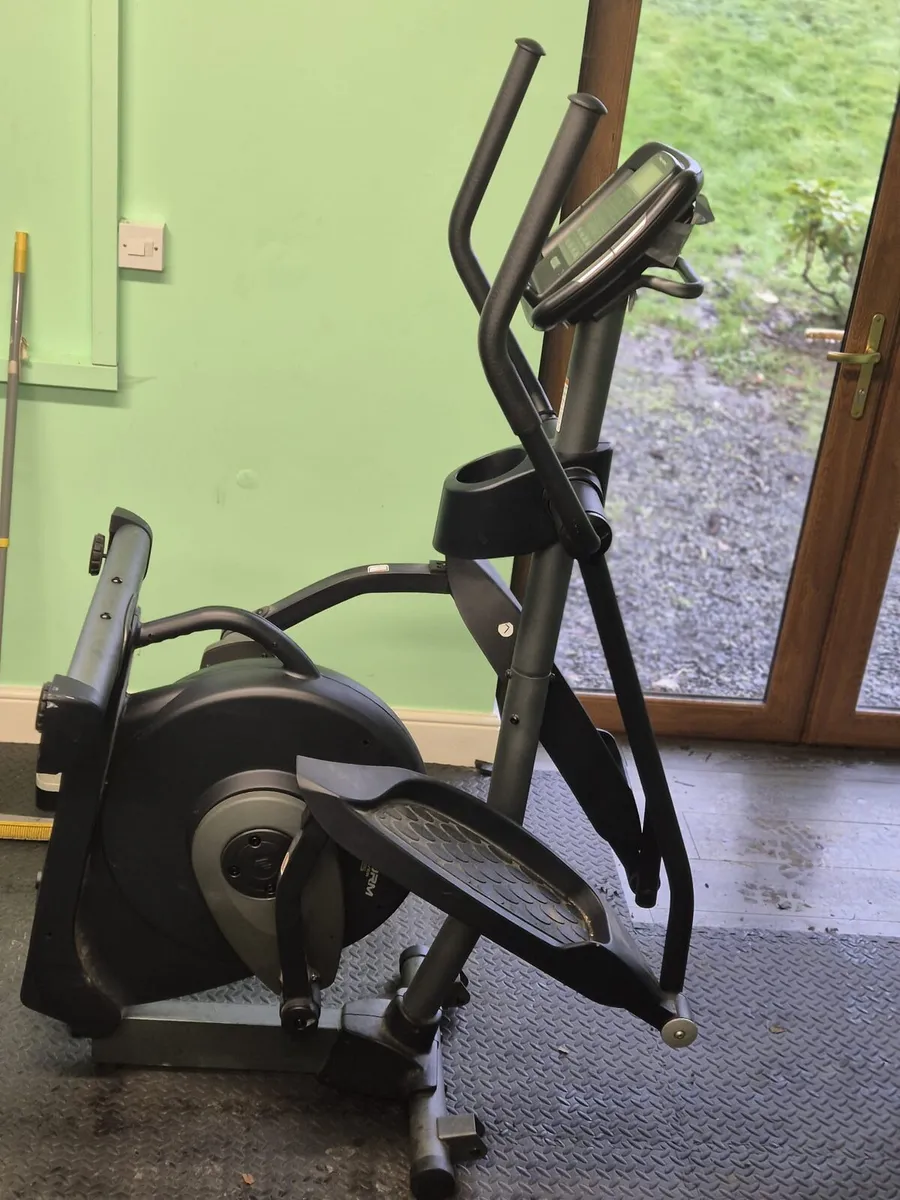 Cross trainer - Image 1