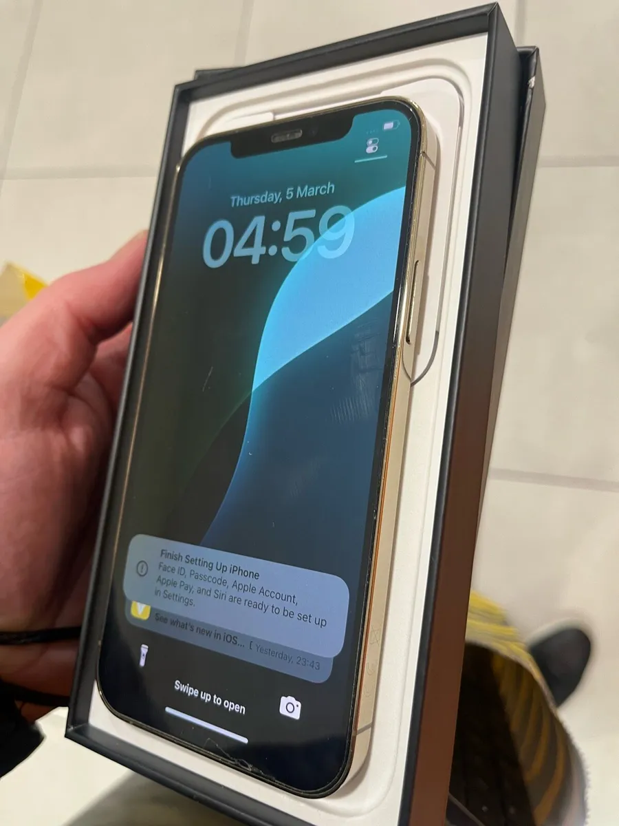 iPhone 12 Pro. Unlocked. 256gb. Gold. €180 - Image 2