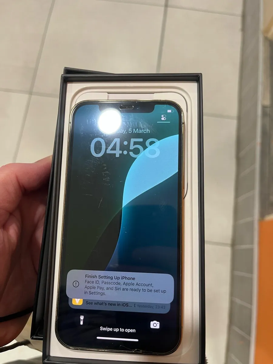 iPhone 12 Pro. Unlocked. 256gb. Gold. €180 - Image 1