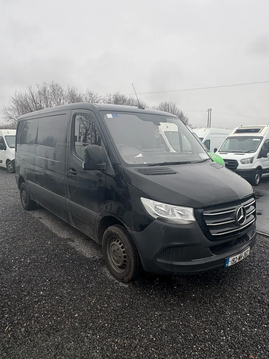 2019 Mercedes sprinter 211CDI 4 new tyres - Image 4