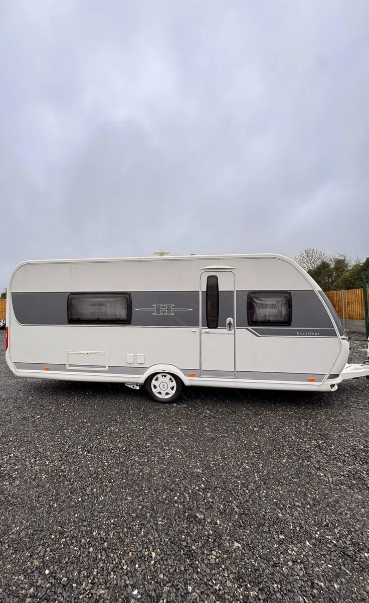 Hobby Excellent 4 Berth Fixed Single Beds Caravan - Image 3