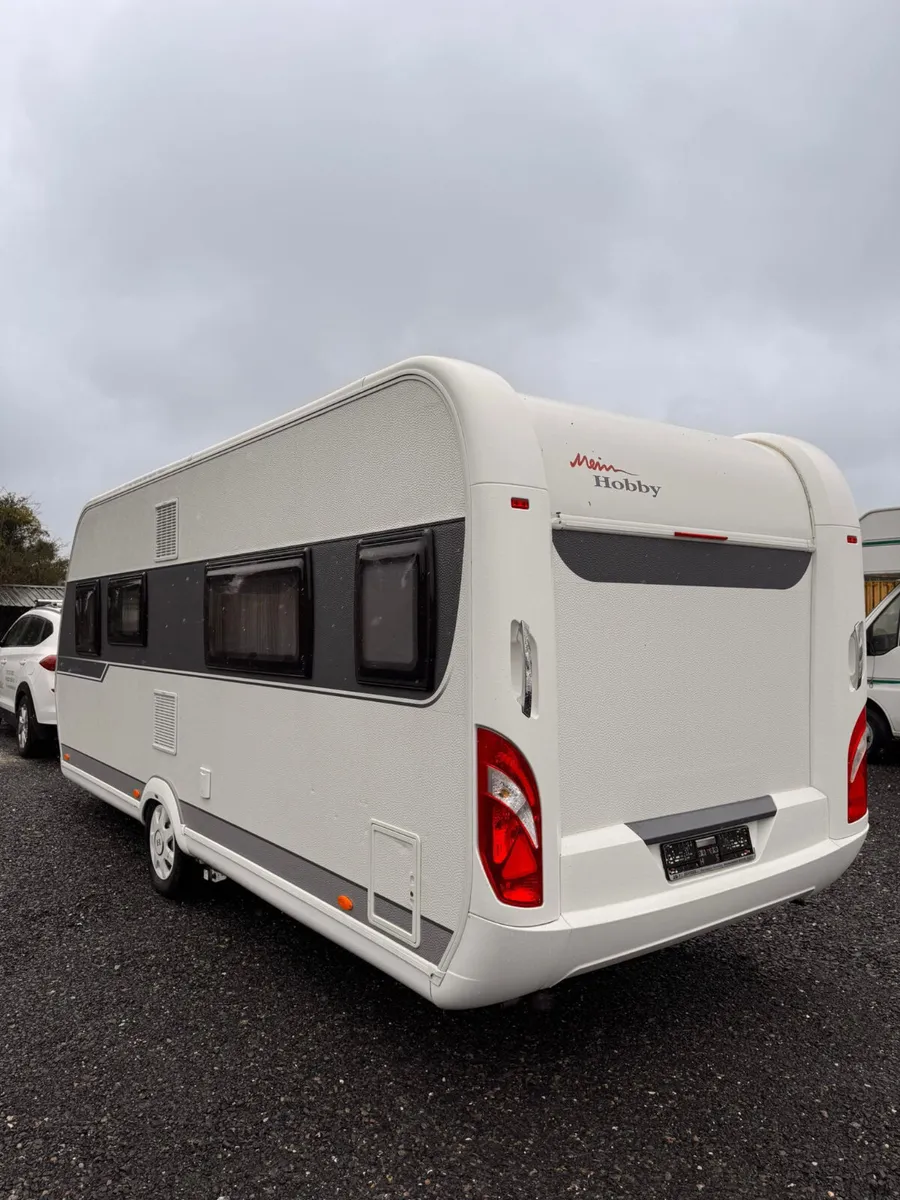 Hobby Excellent 4 Berth Fixed Single Beds Caravan - Image 4