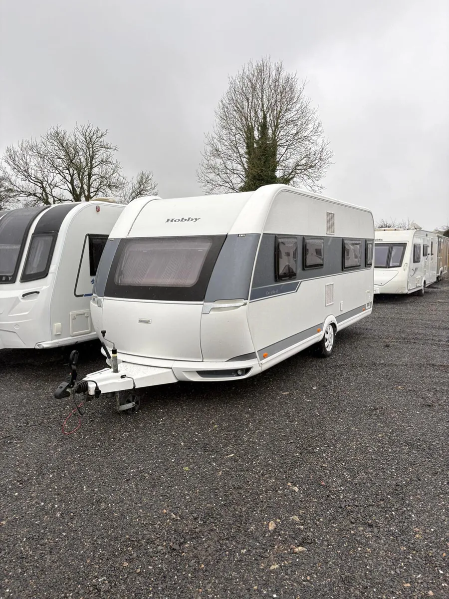 Hobby Excellent 4 Berth Fixed Single Beds Caravan - Image 2