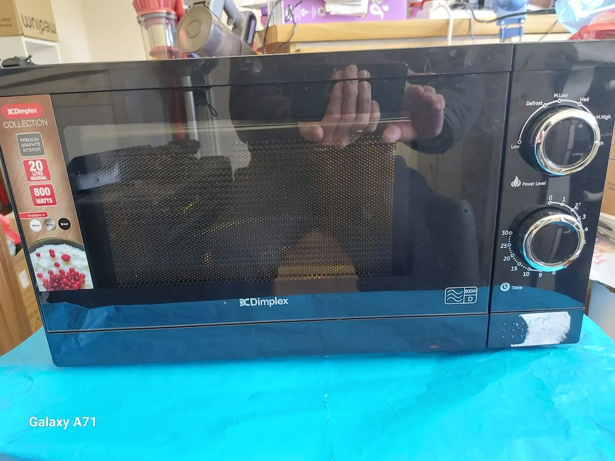 Dimplex Microwave Oven, Model 980533, 20 Ltr 80Wat - Image 1
