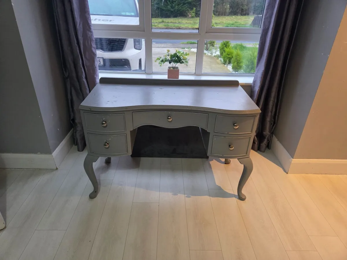 Dressing table