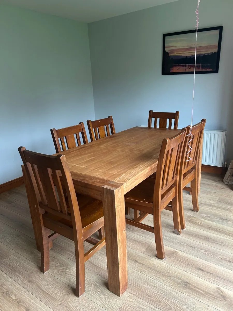 Kitchen table and chairs - Image 1