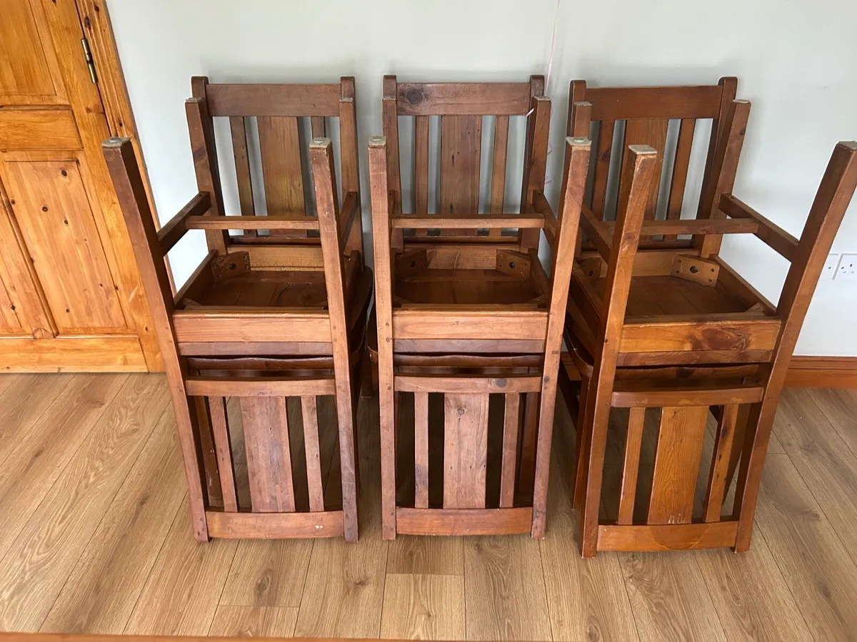 Kitchen table and chairs - Image 3