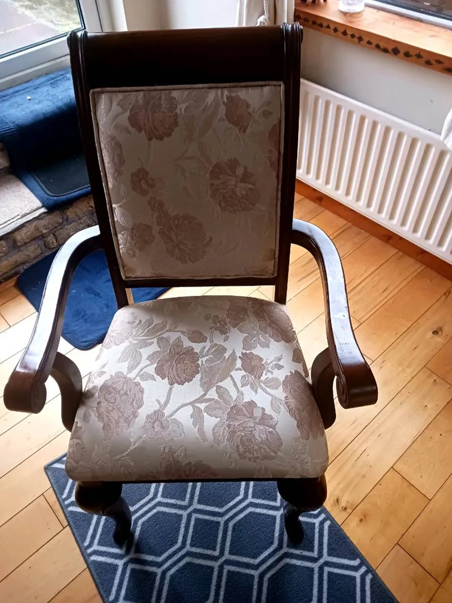 Dining Table & chairs - Image 3