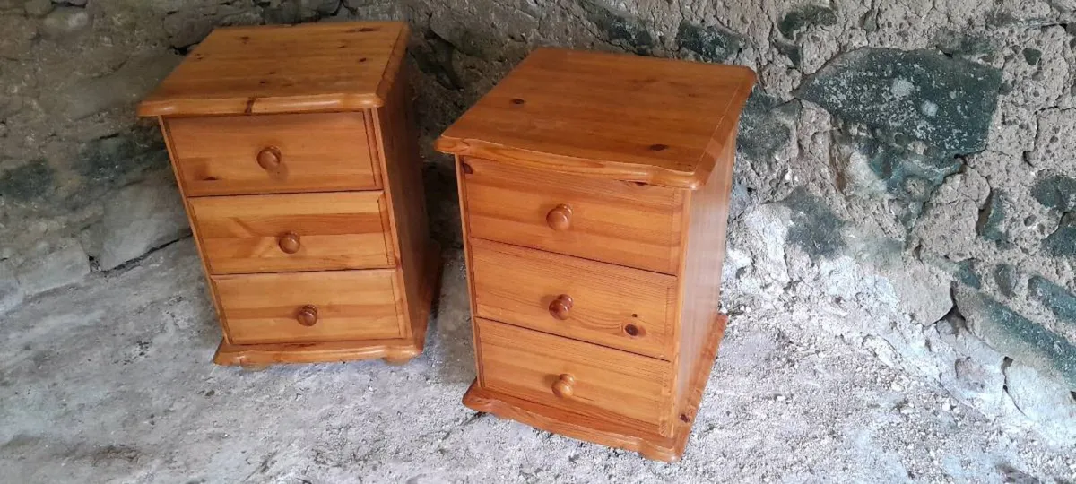 Bedside lockers x 2 - Image 2