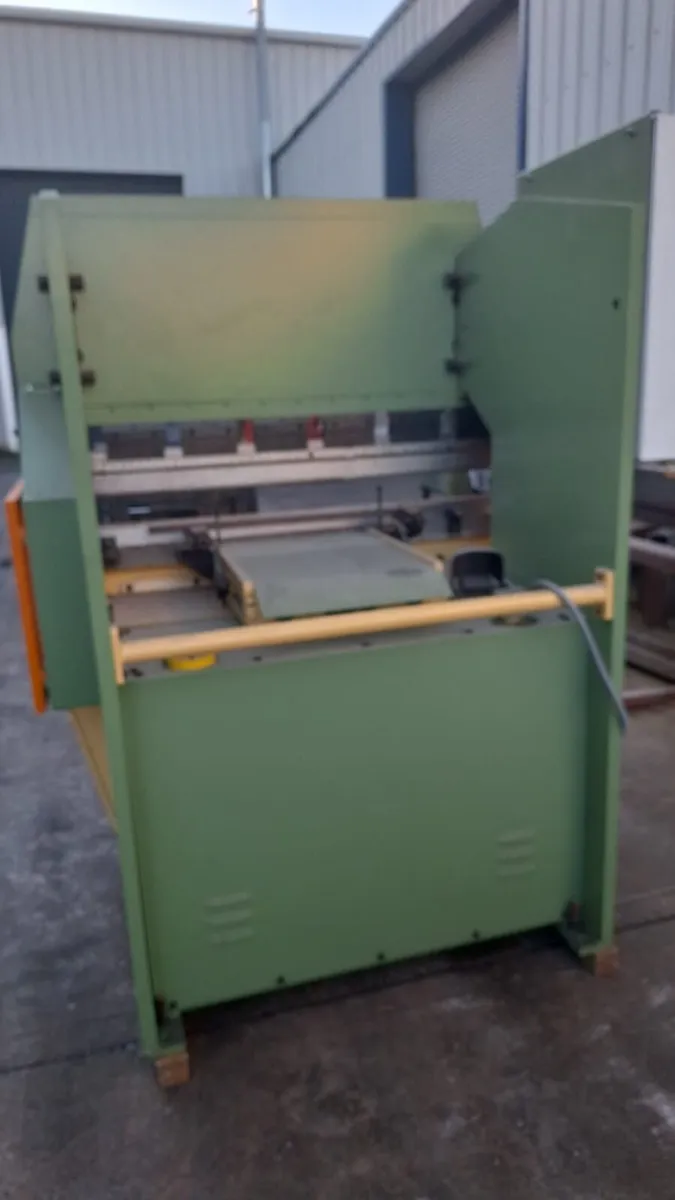 TAM Hydraulic Press Brake - Image 2