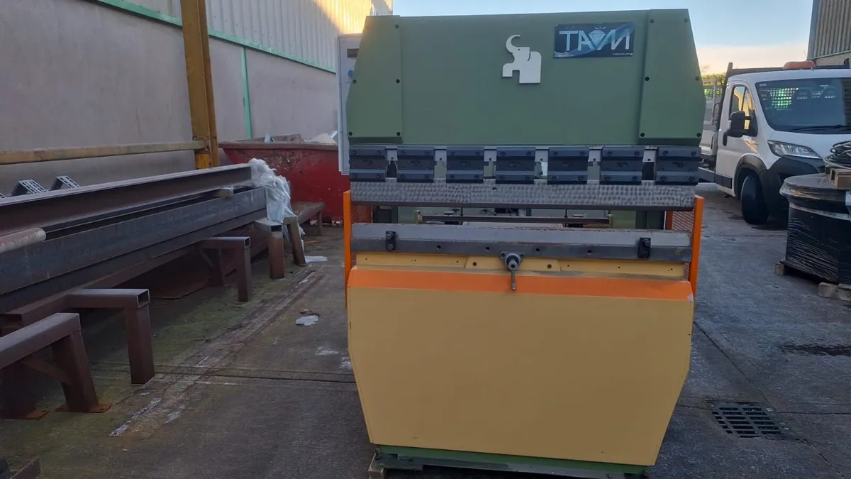 TAM Hydraulic Press Brake - Image 4