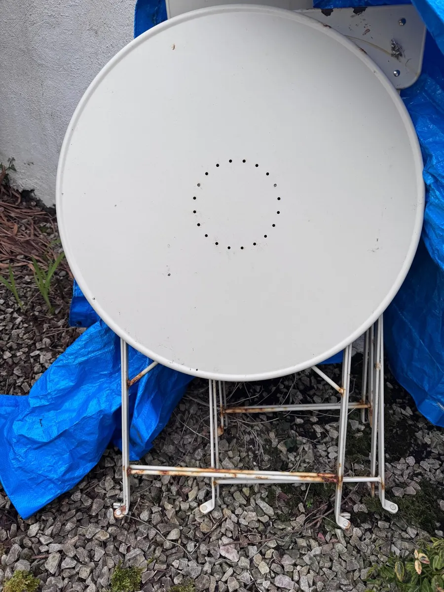 Garden table and chairs - Image 1