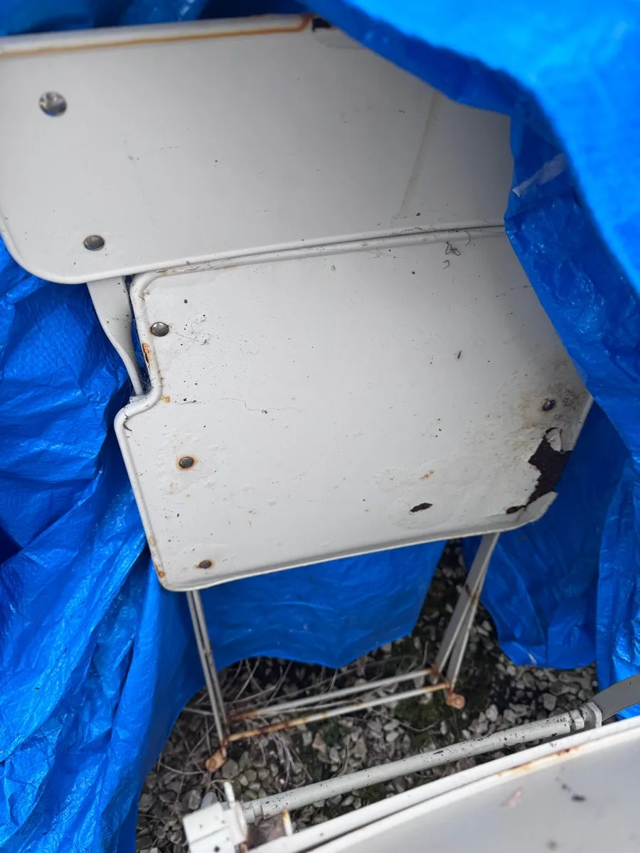 Garden table and chairs - Image 3