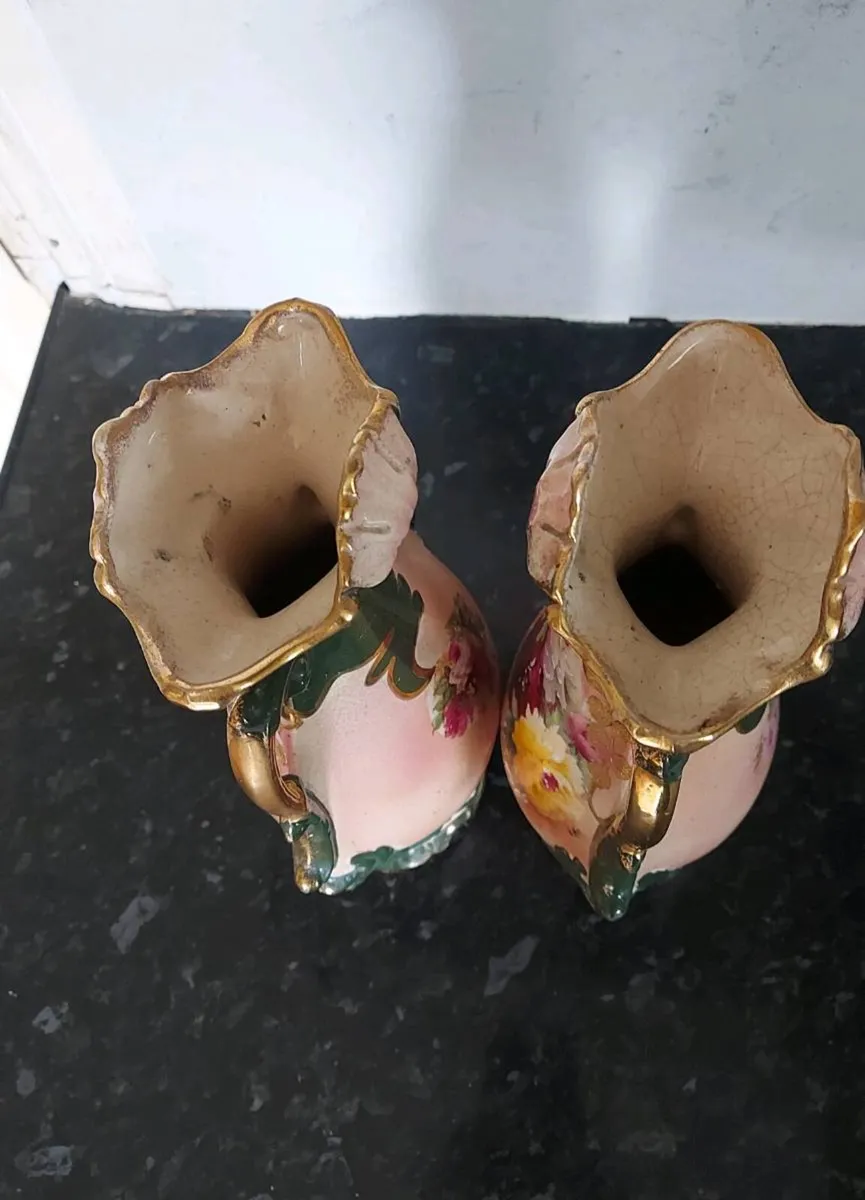 Beautiful pair of antique mantel vases - Image 3