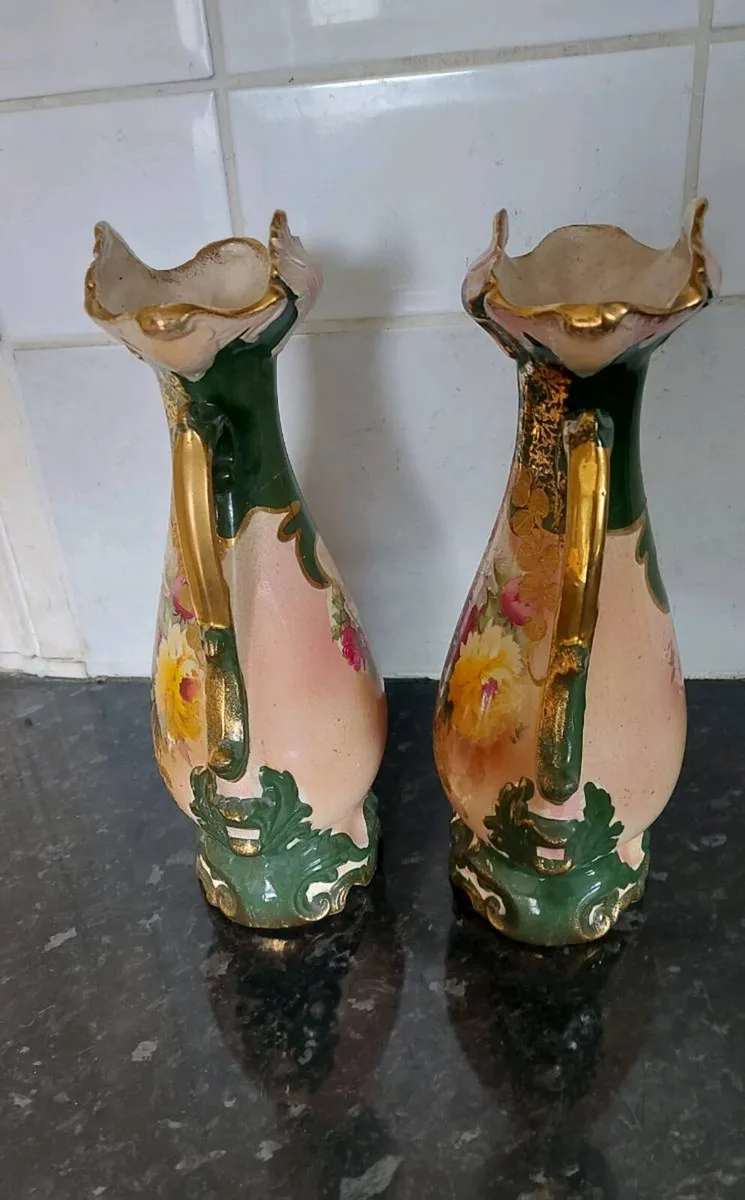 Beautiful pair of antique mantel vases - Image 4