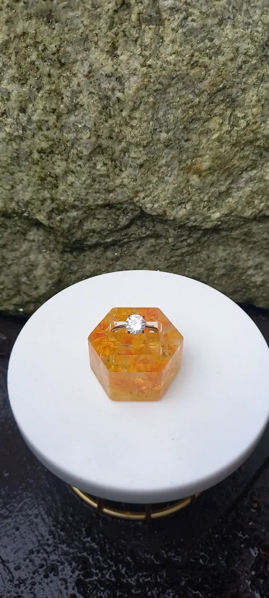 Floral Ring Holder - Image 2