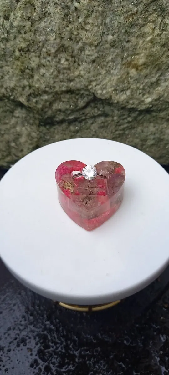 Floral Ring Holder - Image 3