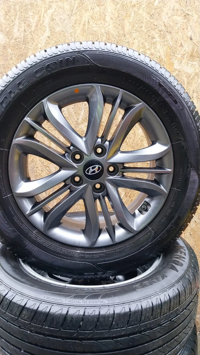 2015 Hyundai IX35  17" Alloy Wheels Set  225/60R17 - Image 3