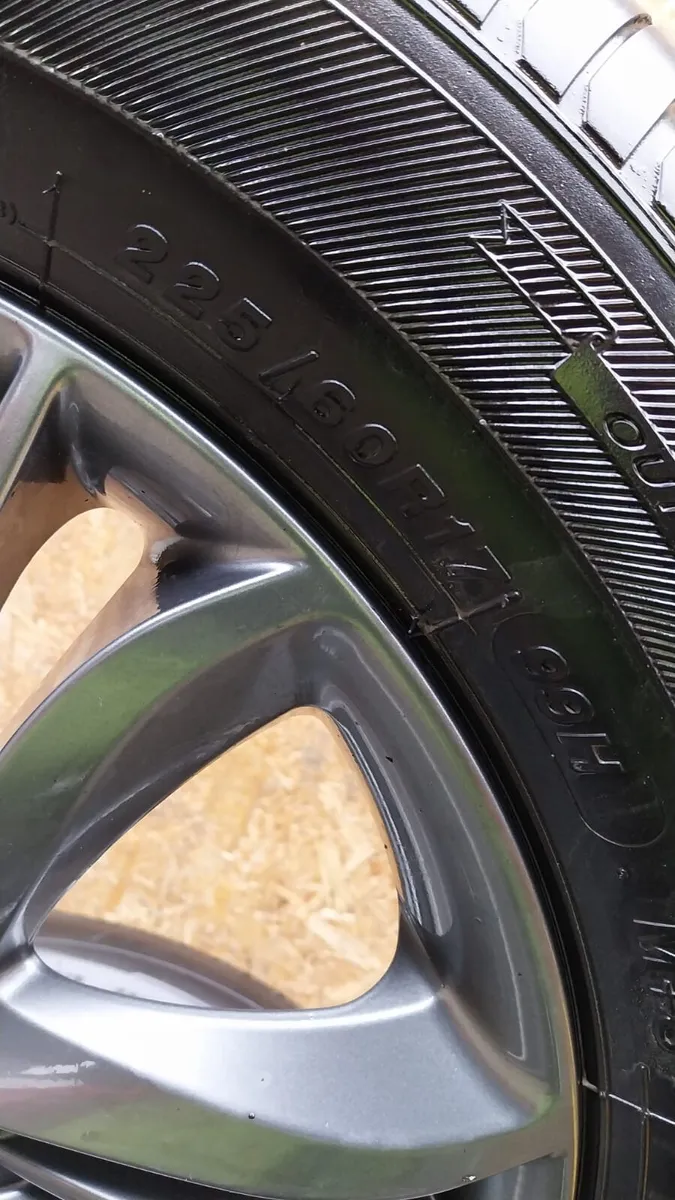 2015 Hyundai IX35  17" Alloy Wheels Set  225/60R17 - Image 4