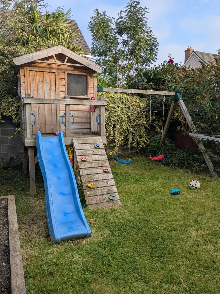 Geppetto Land treehouse with slide and 2 swings - Image 3