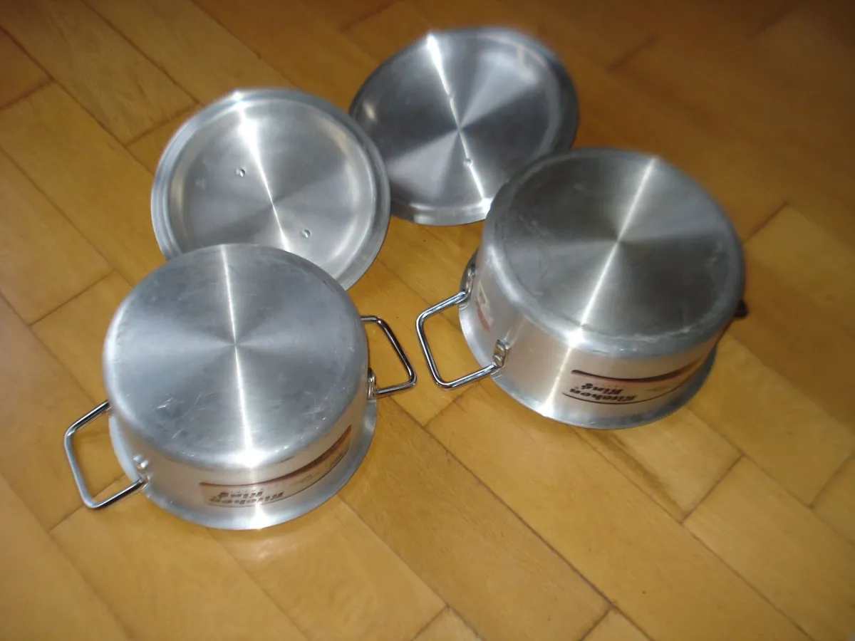 2 KITCHEN KING HEAVY DUTY ALUMINIUM POTS. - Image 2