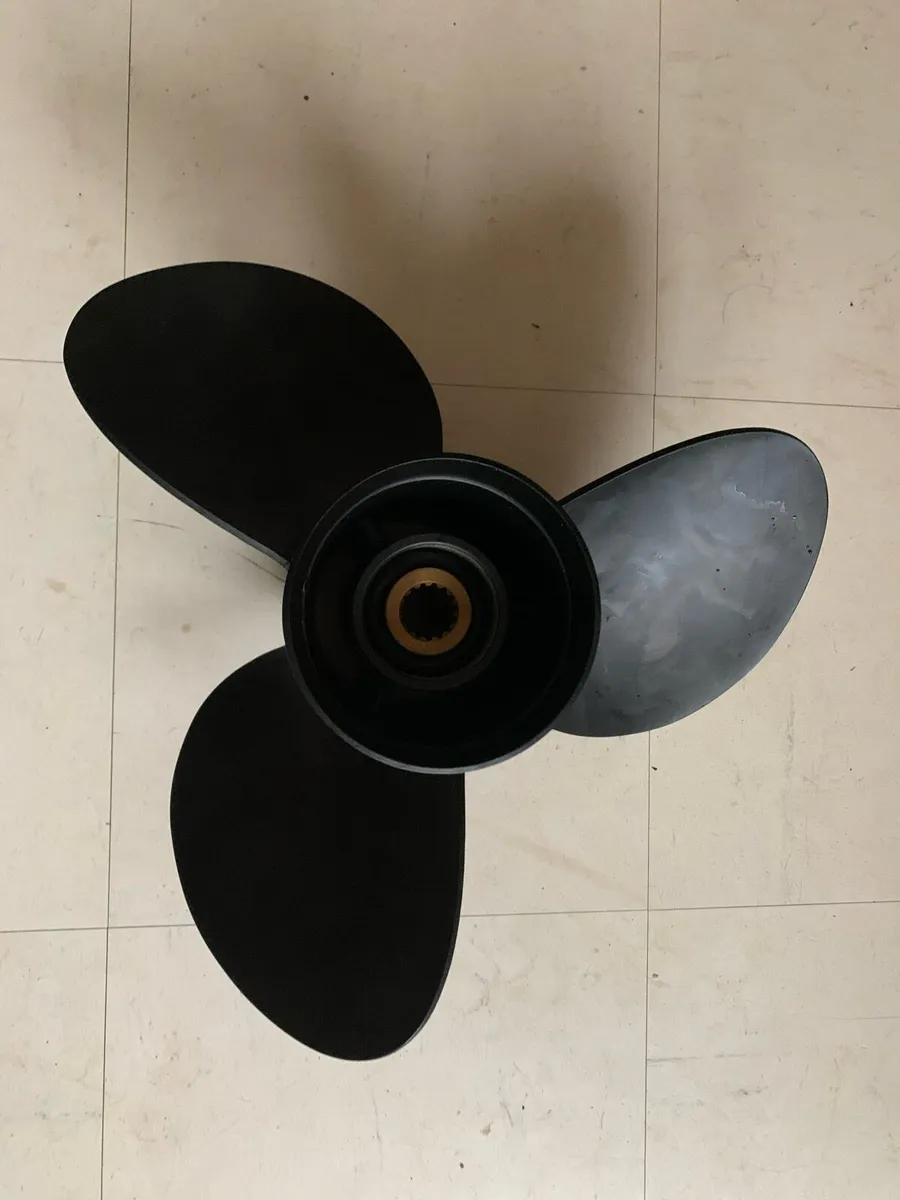 outboard propeller - Image 1