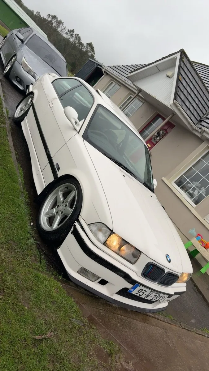 BMW e36 318is - Image 2