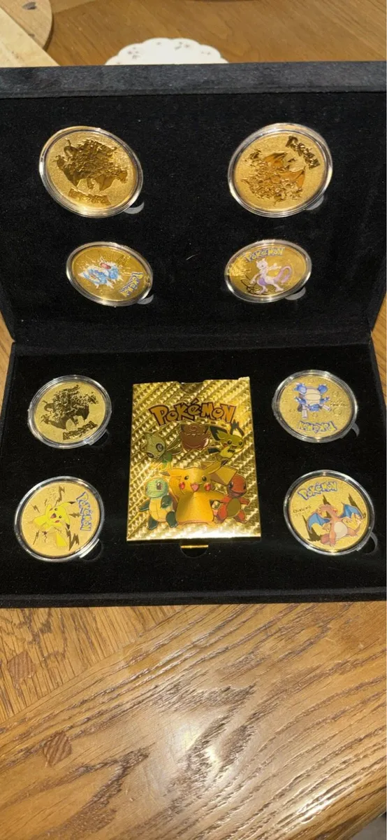 Pokemon Gold plates 8 piece coin set and goldcards - Image 1