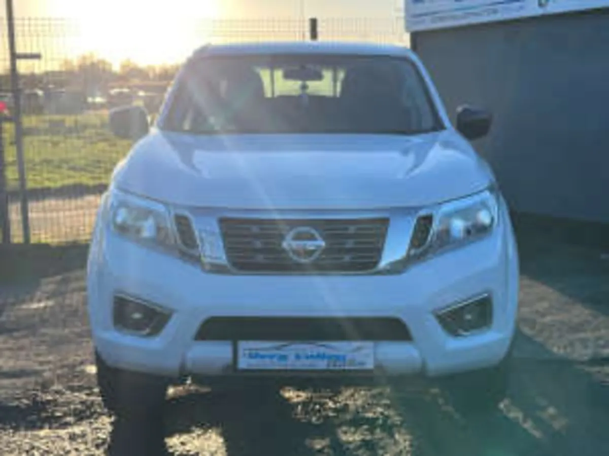 NISSAN NAVARA 2.3 Acenta dCi 4WD 5dr - Image 2