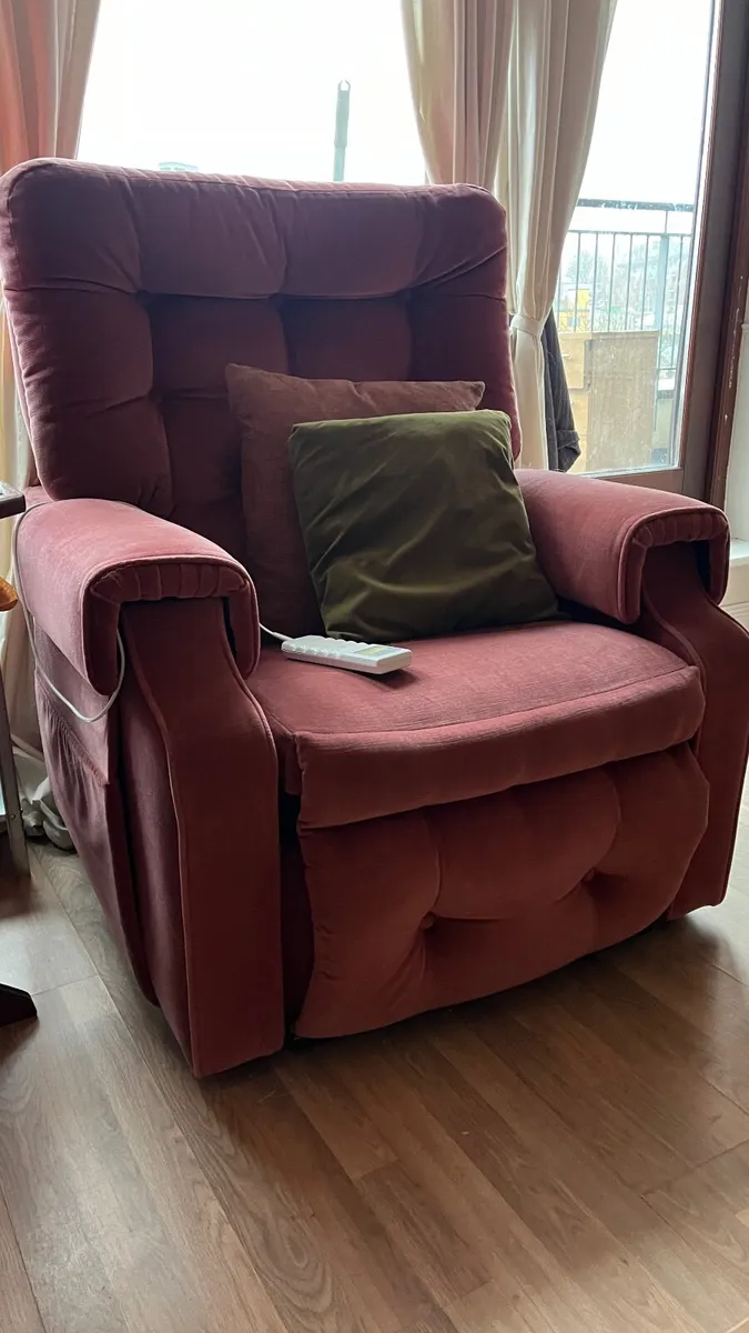 Pink armchair, vintage massage chair - Image 1