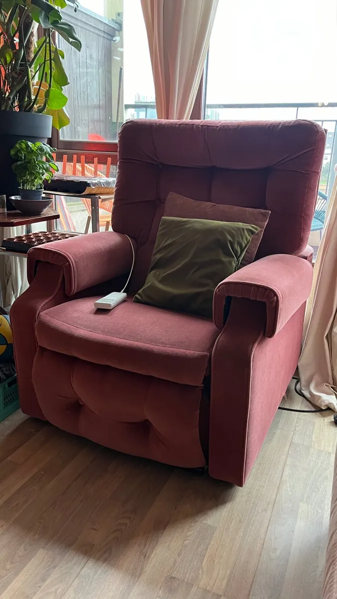 Pink armchair, vintage massage chair - Image 2