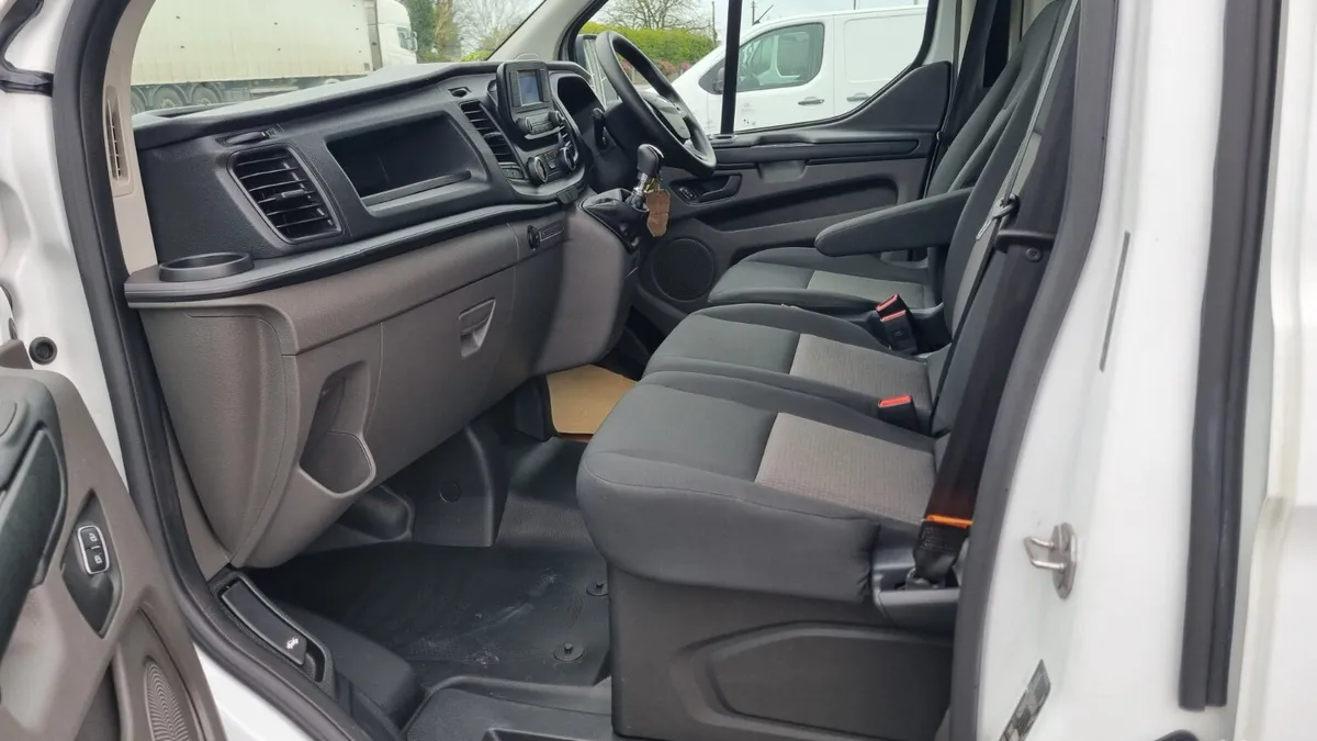 222 CUSTOM LWB FRIDGE VAN IMMACULATE - Image 4