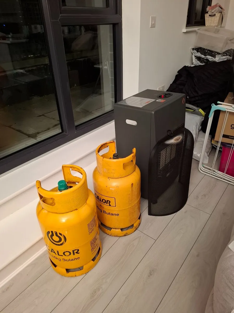 Gas heater and 2 gas cylinders