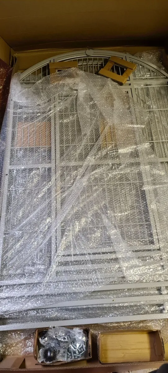 Heavy duty Large Parrot Cage - Image 1
