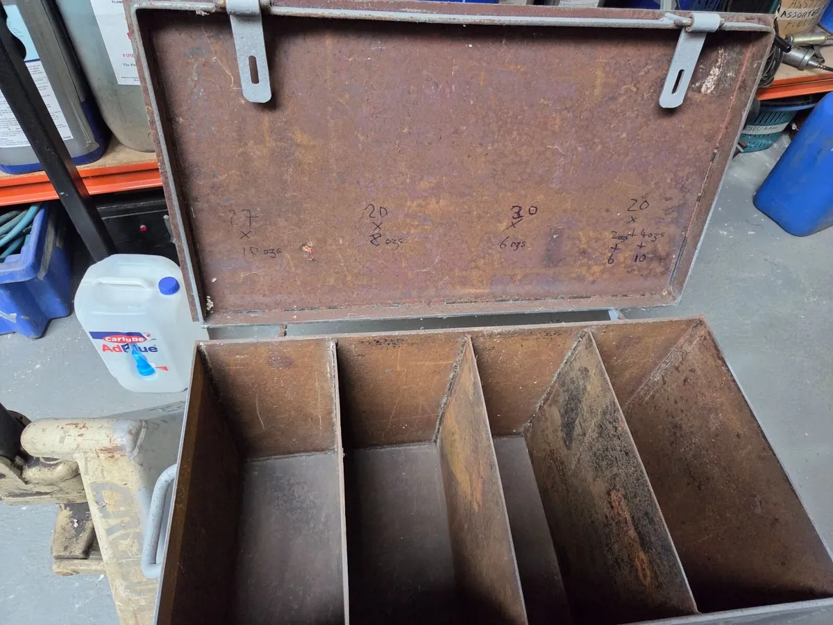 Heavy duty steel box. - Image 4