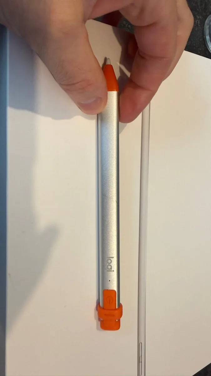 Ipad 9th gen 64gb + Logi Pencil - like new - Image 2