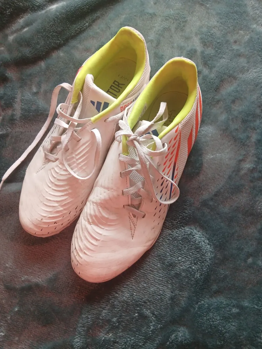 Boys addidas runners - Image 1