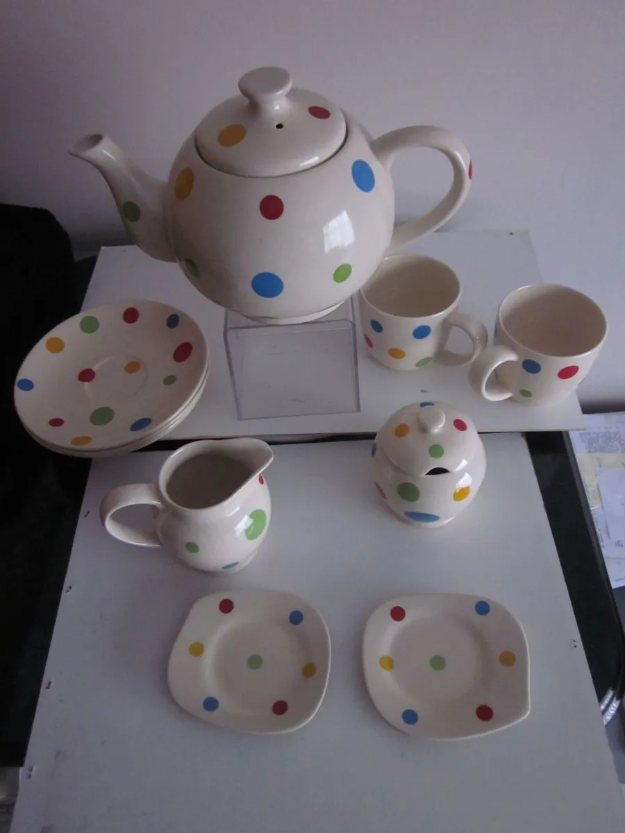Martin Gulliver Polka Dot Teapot/Cups/Jug/Sugar - Image 1