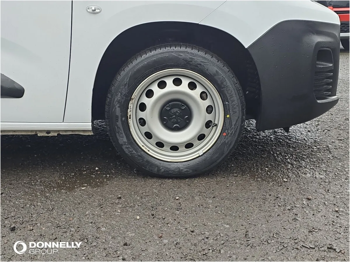 Peugeot Partner Standard Diesel Professional Premi - Image 4