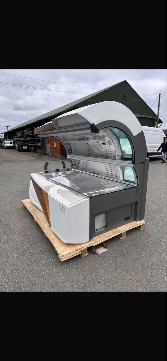 Sunbed Luxura VEGAZ 9200 - Image 3